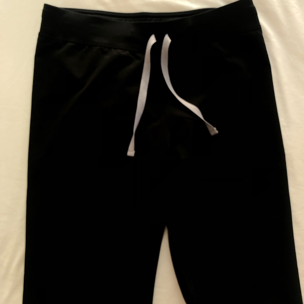 Figs Livingston Basic Scrub Bottoms in Black